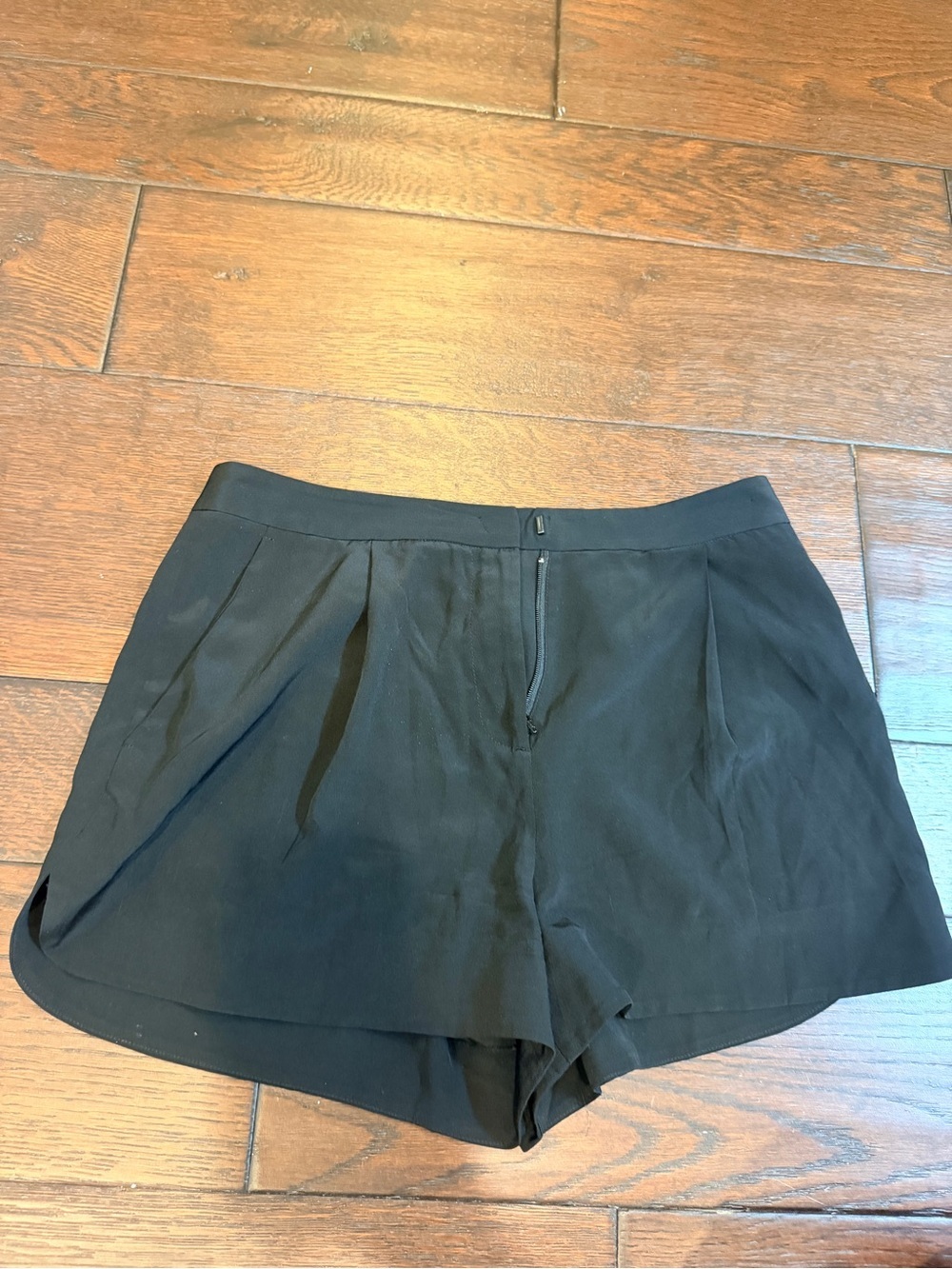 Vince silk Women's Shorts